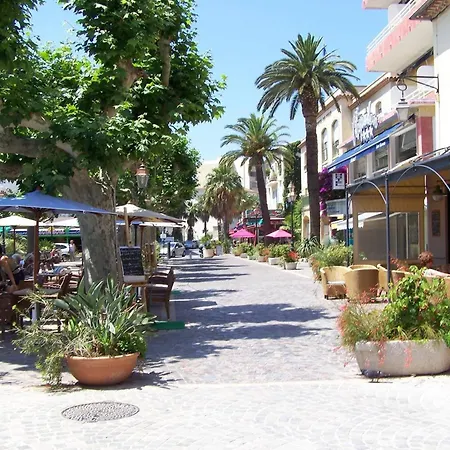 Climatise Avec Terrasse Au Centre-ville - 4 Couchages - - Fr-1-251-723 * Le Lavandou
